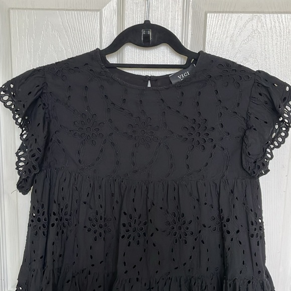 VICI broderie anglaise babydoll tiered mini with pockets! - Picture 3 of 5